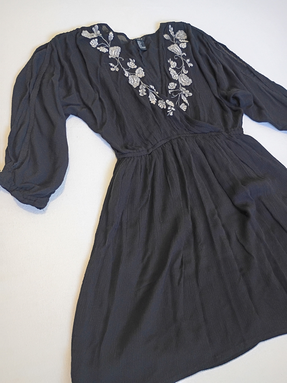 Forever 21 Open Sleeved Floral Embroidered V-Neck A line Little Black Dress Sz S